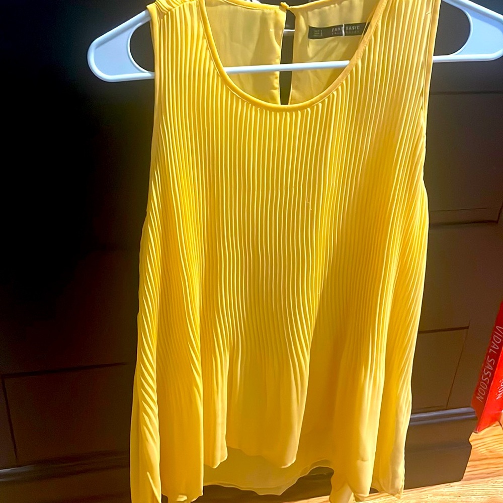 Too, sleeveless, lightweight
